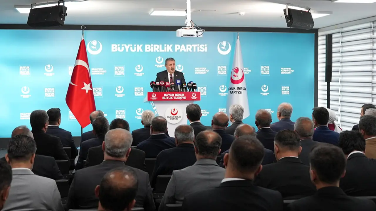 Sayın Destici: Şerefi varsa hangi bayrağı istiyorsa oraya gider!