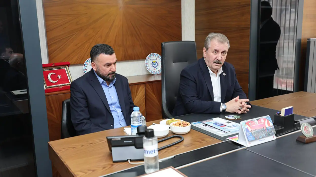 Sayın Mustafa Destici, Hizmet-İş Sendikası Sivas Şubesi’ni ziyaret etti