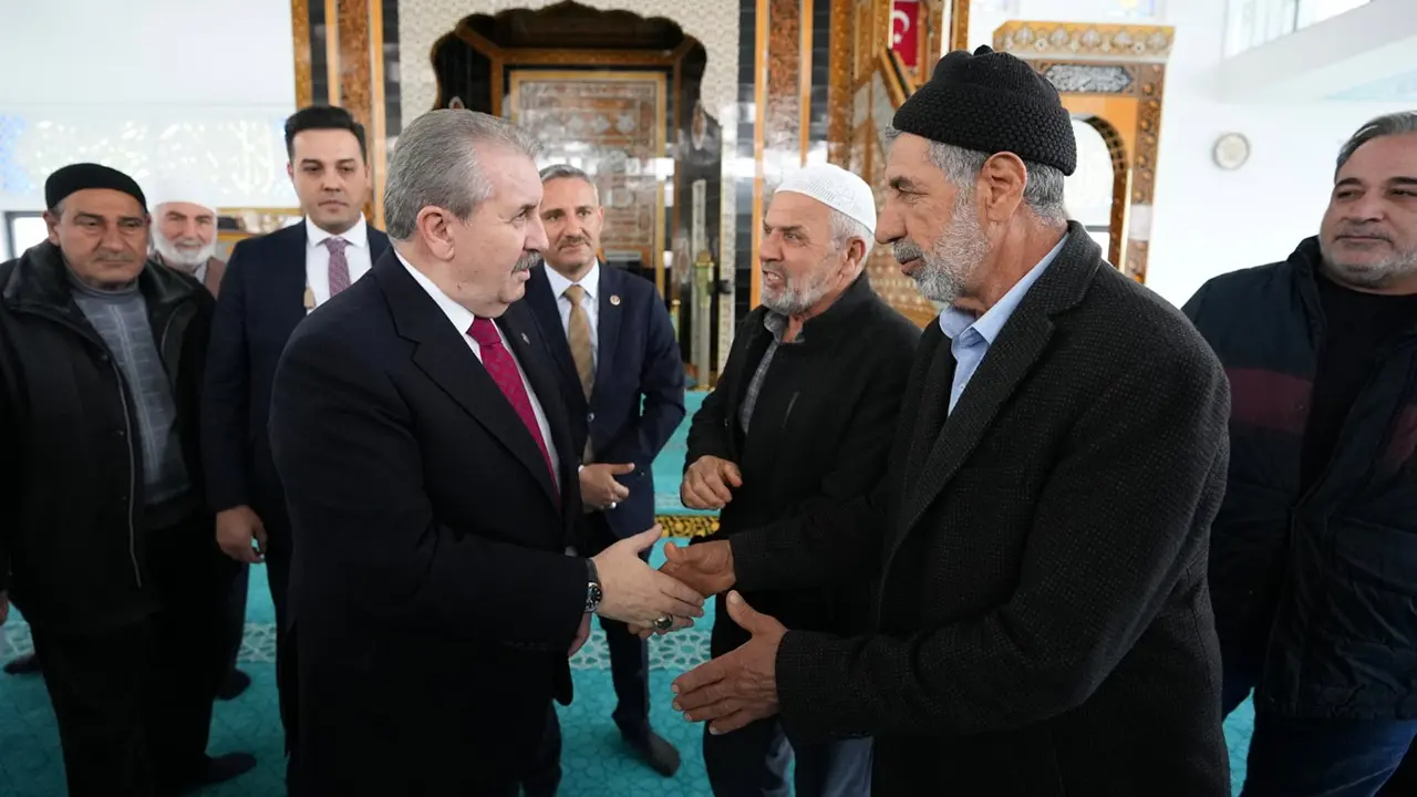 Sayın Destici, İmam-ı Azam Camii'nde vatandaşlarla sohbet etti