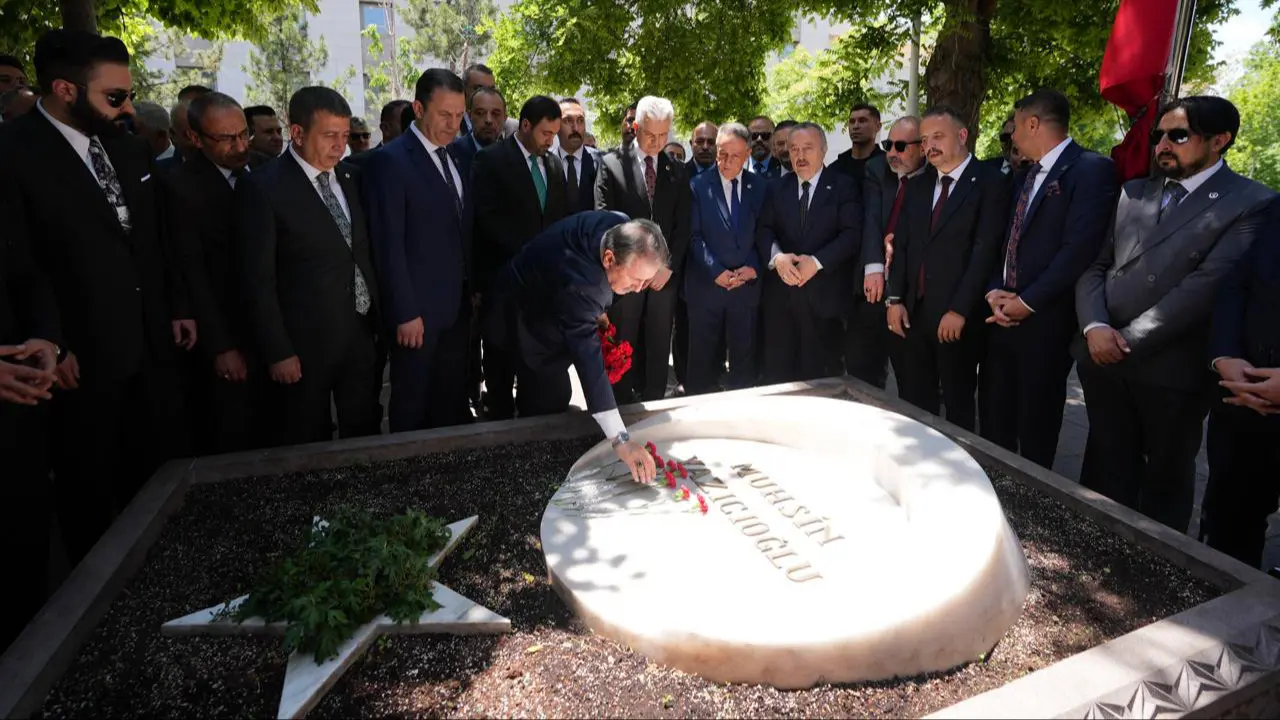 Sayın Destici ve MKYK üyeleri, şehit liderimizin kabrinde
