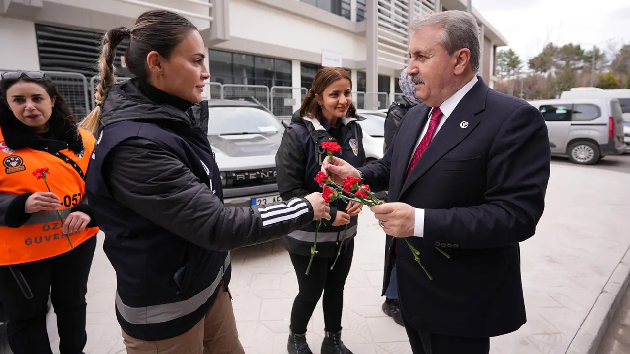 Sayın Destici, stadyum çevresinde görev yapan polislerimizi kutladı