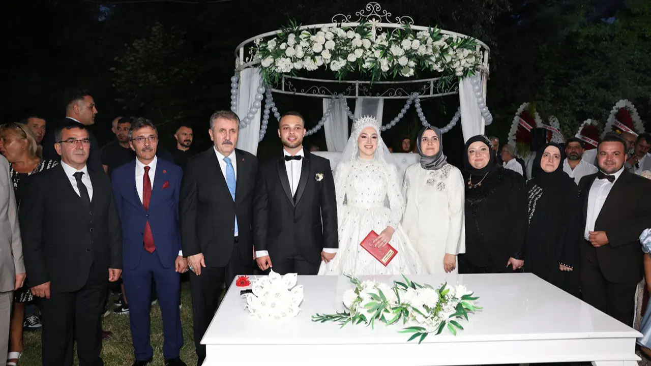 Sayın Destici, Melih Dinç ile Erva Erişir çiftinin düğününe katıldı