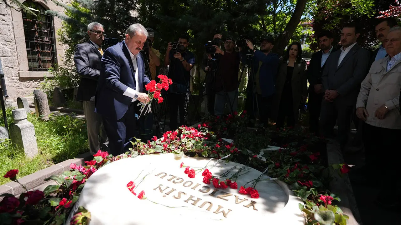 Genel Başkanımız Sayın Destici'den Şehit Liderimiz Yazıcıoğlu'nun kabrine ziyaret
