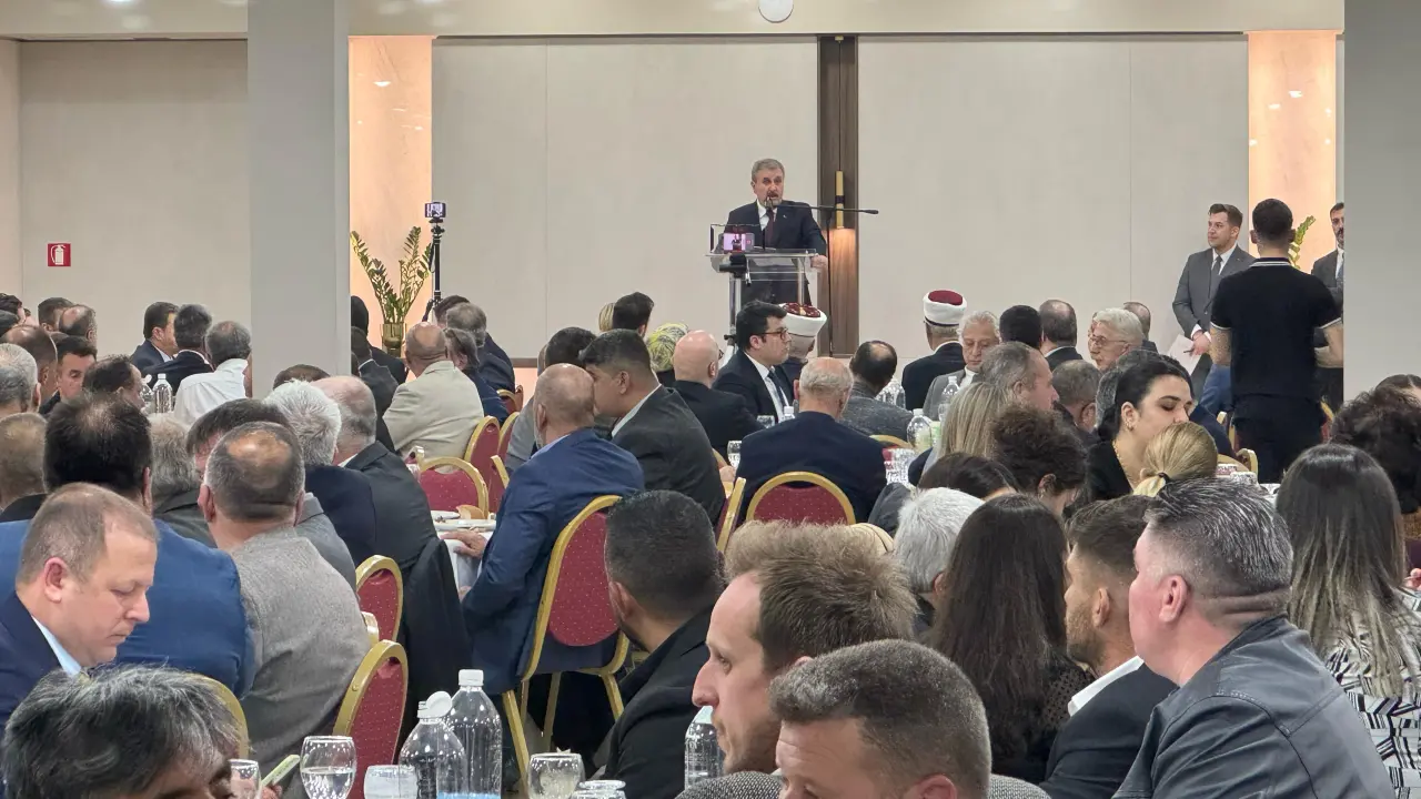 Genel Başkanımız Sayın Mustafa Destici, Batı Trakyalı soydaşlarımızla Gümülcine’de iftarda buluştu.