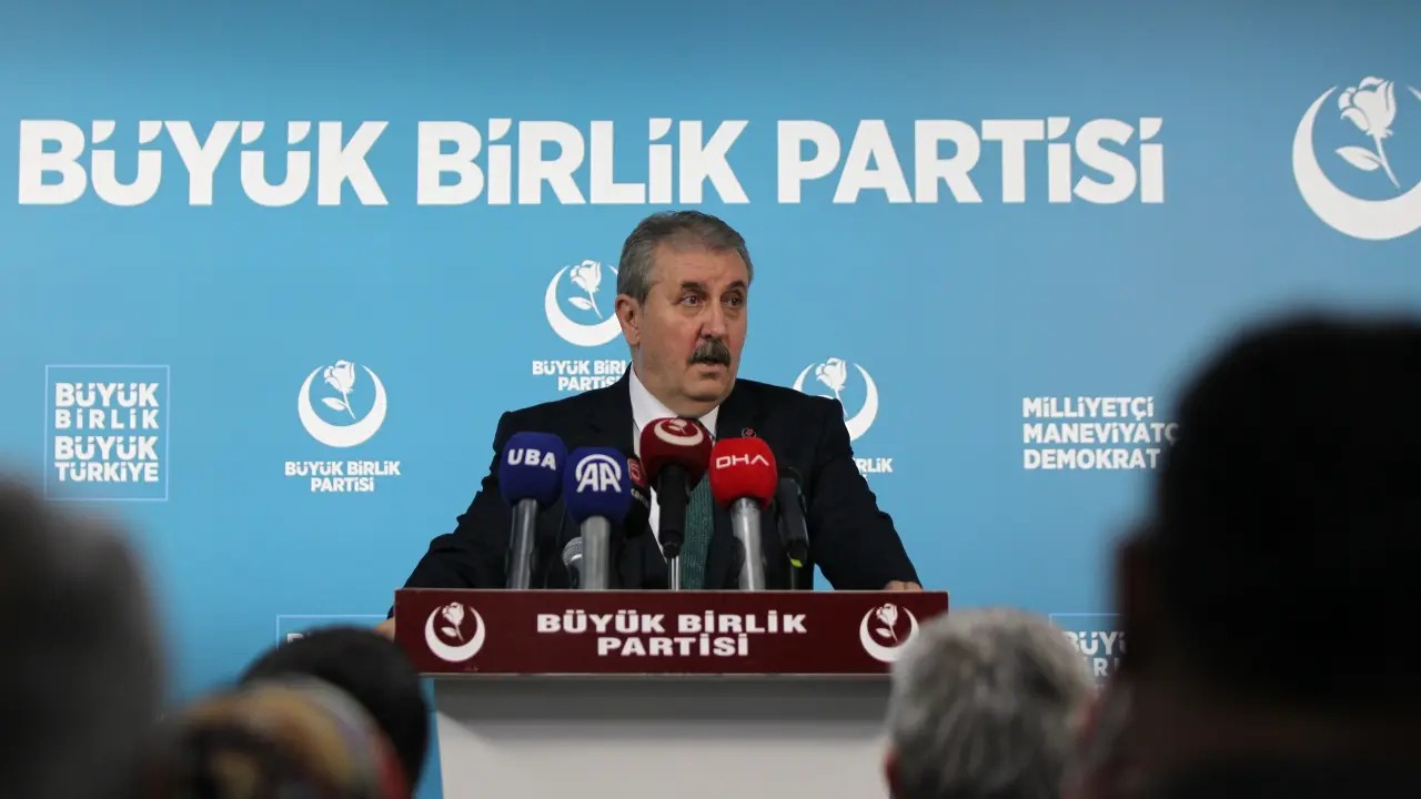 GENEL BAŞKANIMIZ SAYIN MUSTAFA DESTİCİ GENEL MERKEZ BİNAMIZDA BASIN TOPLANTISI DÜZENLEDİ