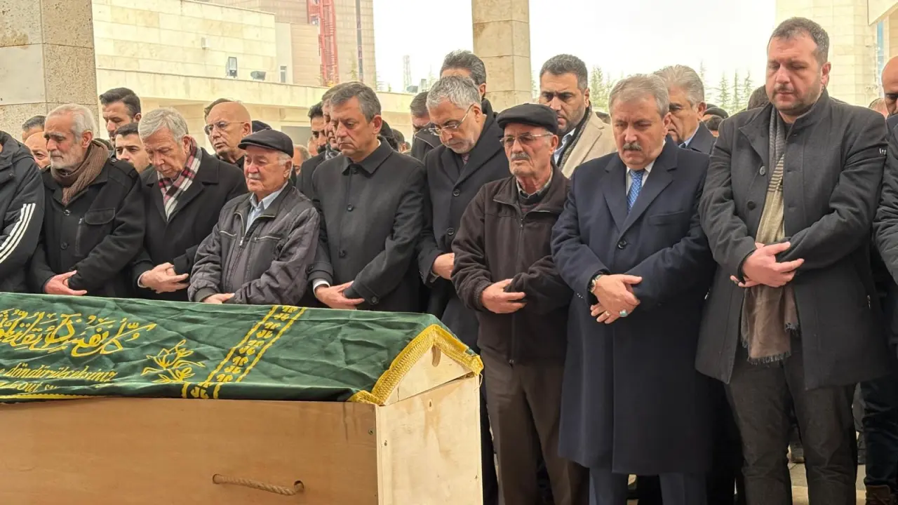 GENEL BAŞKANIMIZ SAYIN MUSTAFA DESTİCİ, YANGIN FACİASINDA HAYATINI KAYBEDEN ÇETİZ AİLESİ'NİN CENAZE TÖRENİNE KATILDI