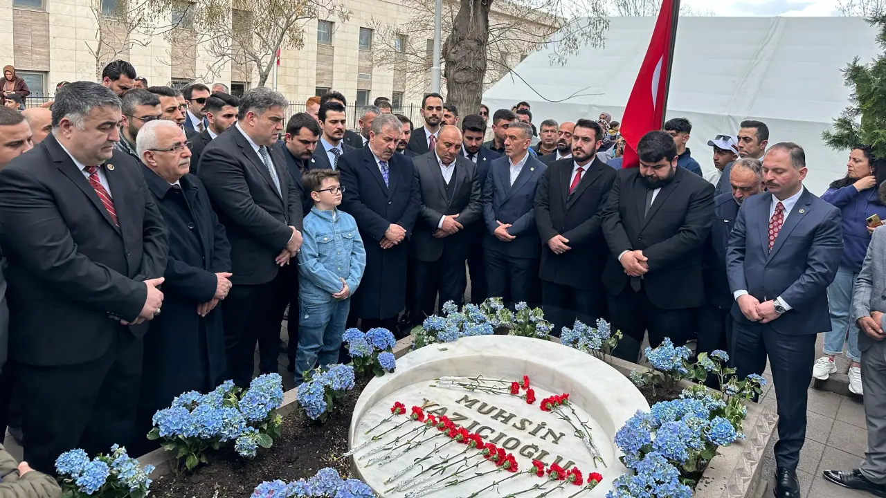 Genel Başkanımız Sayın Mustafa Destici, şehit liderimiz Muhsin Yazıcıoğlu’nu ve yol arkadaşlarını rahmetle yâd etti.