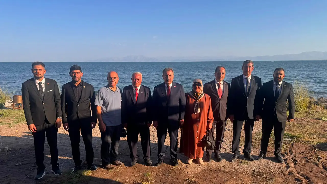 Sayın Genel Başkanımız, Van Gölü kıyısında teşkilat mensuplarımızla buluştu