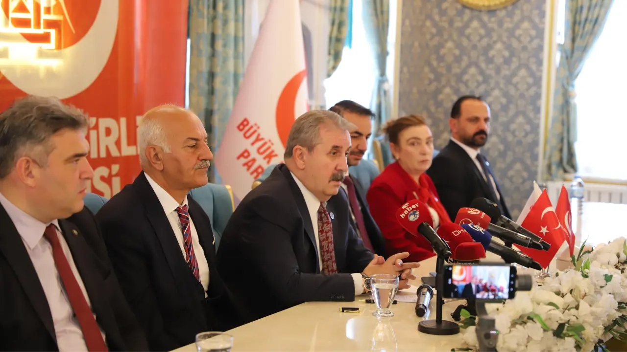 GENEL BAŞKANIMIZ SAYIN MUSTAFA DESTİCİ ERZURUM'DA BASIN TOPLANTISI DÜZENLEDİ