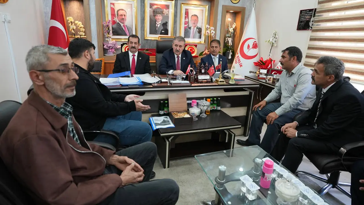 Sayın Destici, Sivas Demir Çelik Fabrikası'ndan işten çıkarılanları dinledi
