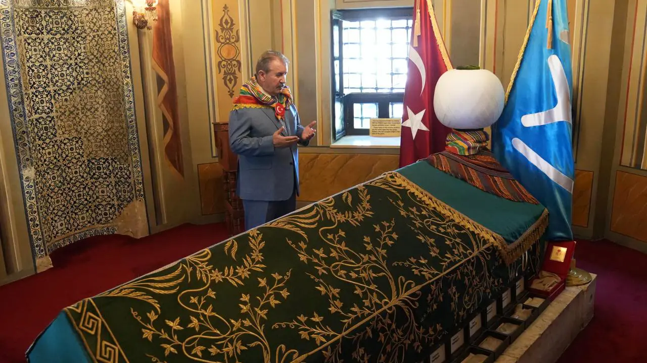 Sayın Mustafa Destici, Ertuğrul Gazi Türbesi’ni ziyaret etti