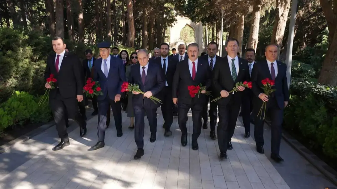 Genel Başkanımız Sayın Mustafa Destici, Bakü'de şehitliği ziyaret etti