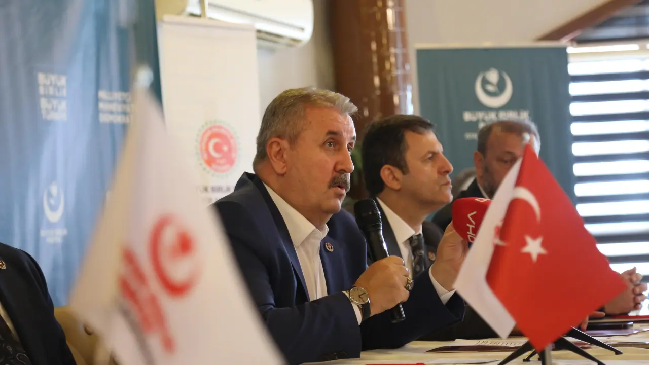 BÜYÜK BİRLİK PARTİSİ İSTANBUL İL İSTİŞARE TOPLANTISI YAPILDI. GENEL BAŞKANIMIZ SAYIN MUSTAFA DESTİCİ PARTİLİLERE SESLENDİ.