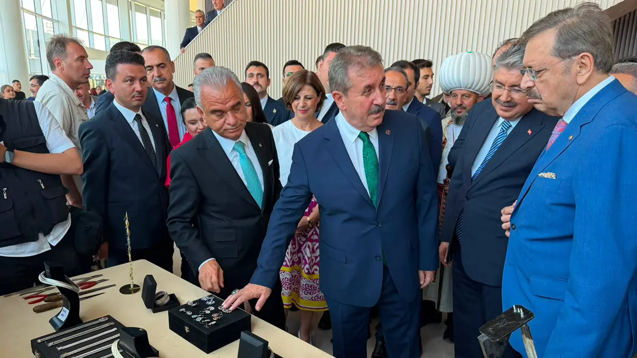 Sayın Destici, Eskişehir Ticaret Odasının hizmet binasının açılış töreninde