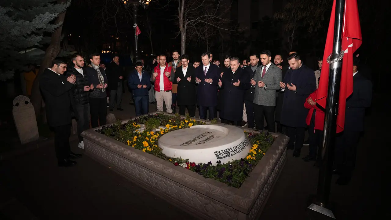 Sayın Genel Başkanımızdan Şehit Liderimizin kabrine ziyaret