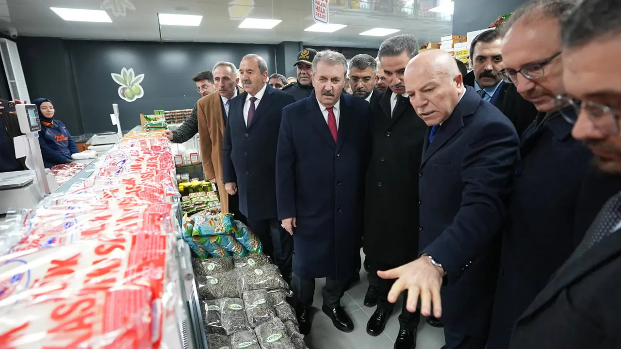 Sayın Mustafa Destici, Halk Pazarı Marketi’nin açılışına katıldı