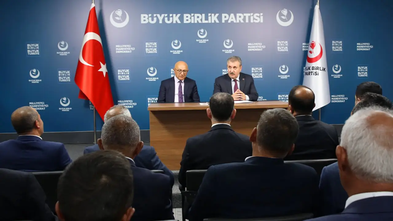 Elbeyliler Derneğinden ve ücretli öğretmenlerden Genel Başkanımız Sayın Destici’ye ziyaret