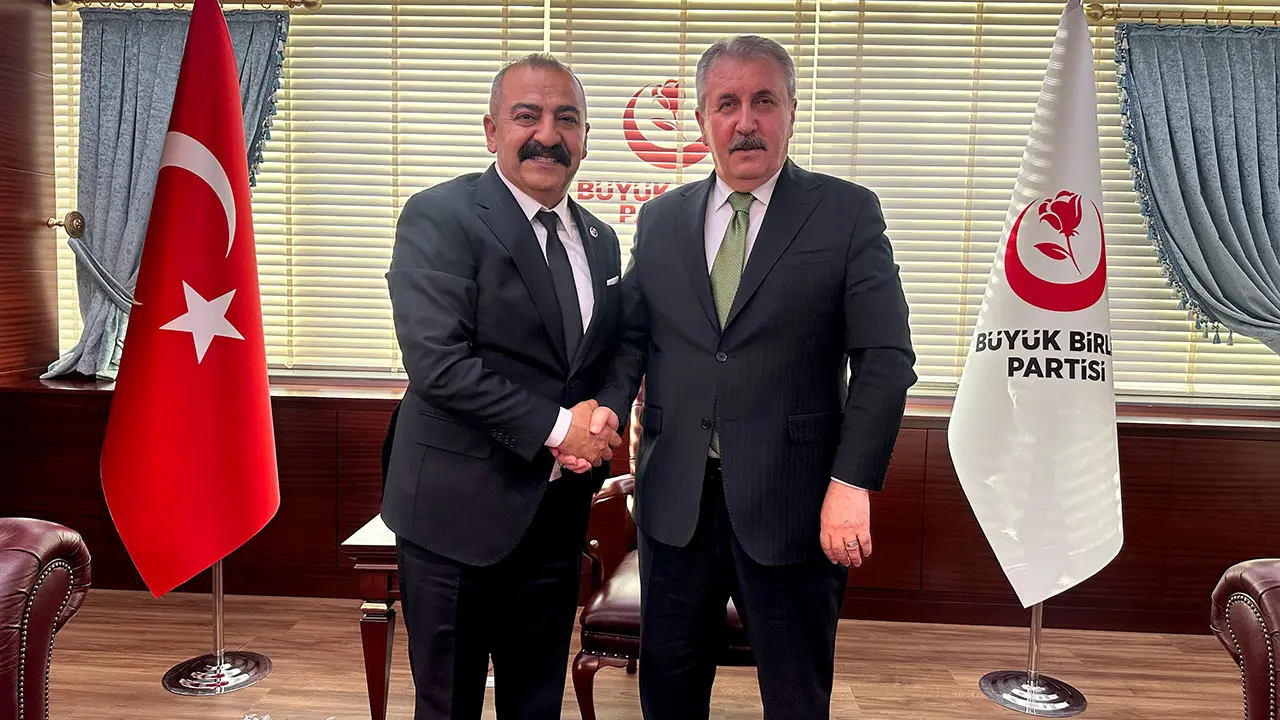 Sanatçı Ömer Kurt Büyük Birlik Partisi’ne katıldı