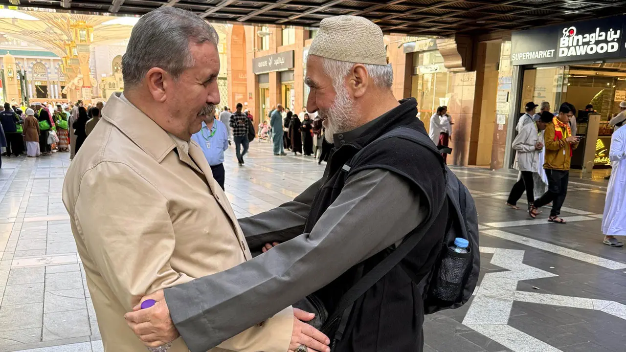 Genel Başkanı Sayın Mustafa Destici, Mescid-i Nebevi’de vatandaşlarla buluştu