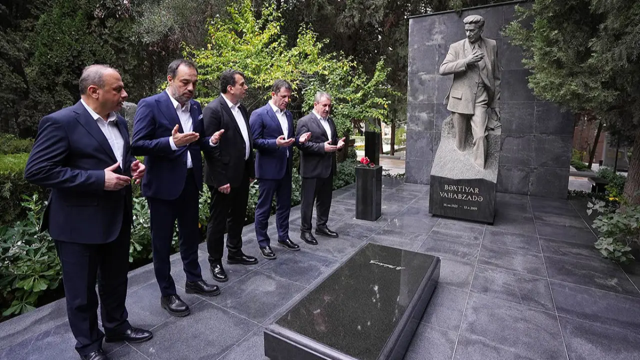 Bahtiyar Vahapzade ve Ganire Paşayeva’nın kabirlerine ziyaret