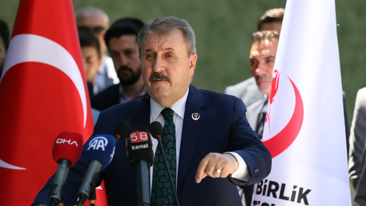 GENEL BAŞKANIMIZ SAYIN MUSTAFA DESTİCİ, BÜYÜK BİRLİK PARTİSİ GENEL MERKEZİ’NDE PARTİLİLERLE BAYRAMLAŞTI