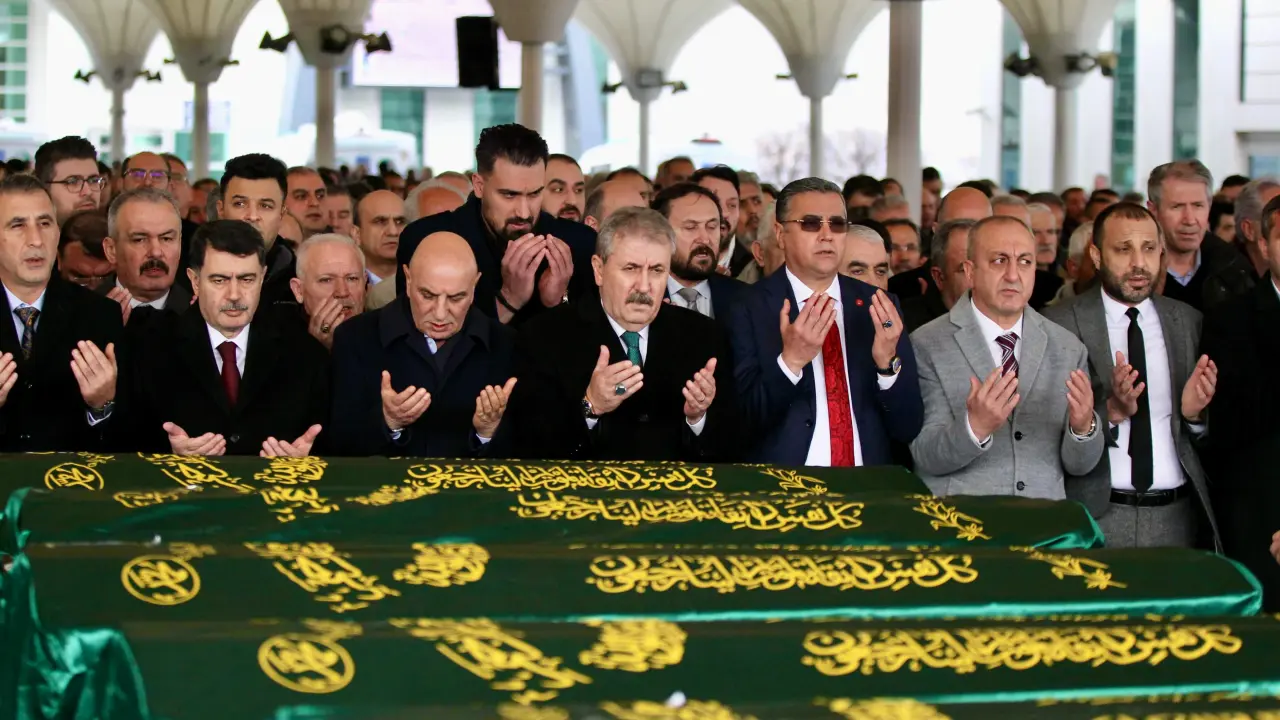 GENEL BAŞKANIMIZ SAYIN MUSTAFA DESTİCİ, KEÇİÖREN ESKİ BELEDİYE BAŞKANI TURGUT ALTINOK’U ACI GÜNÜNDE YALNIZ BIRAKMADI