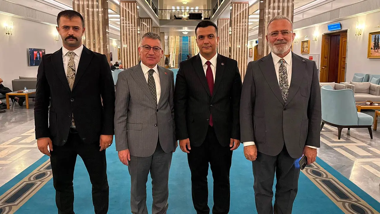 Sayın Av. Samet Bağcı, değerlendirme metnini komisyona sundu