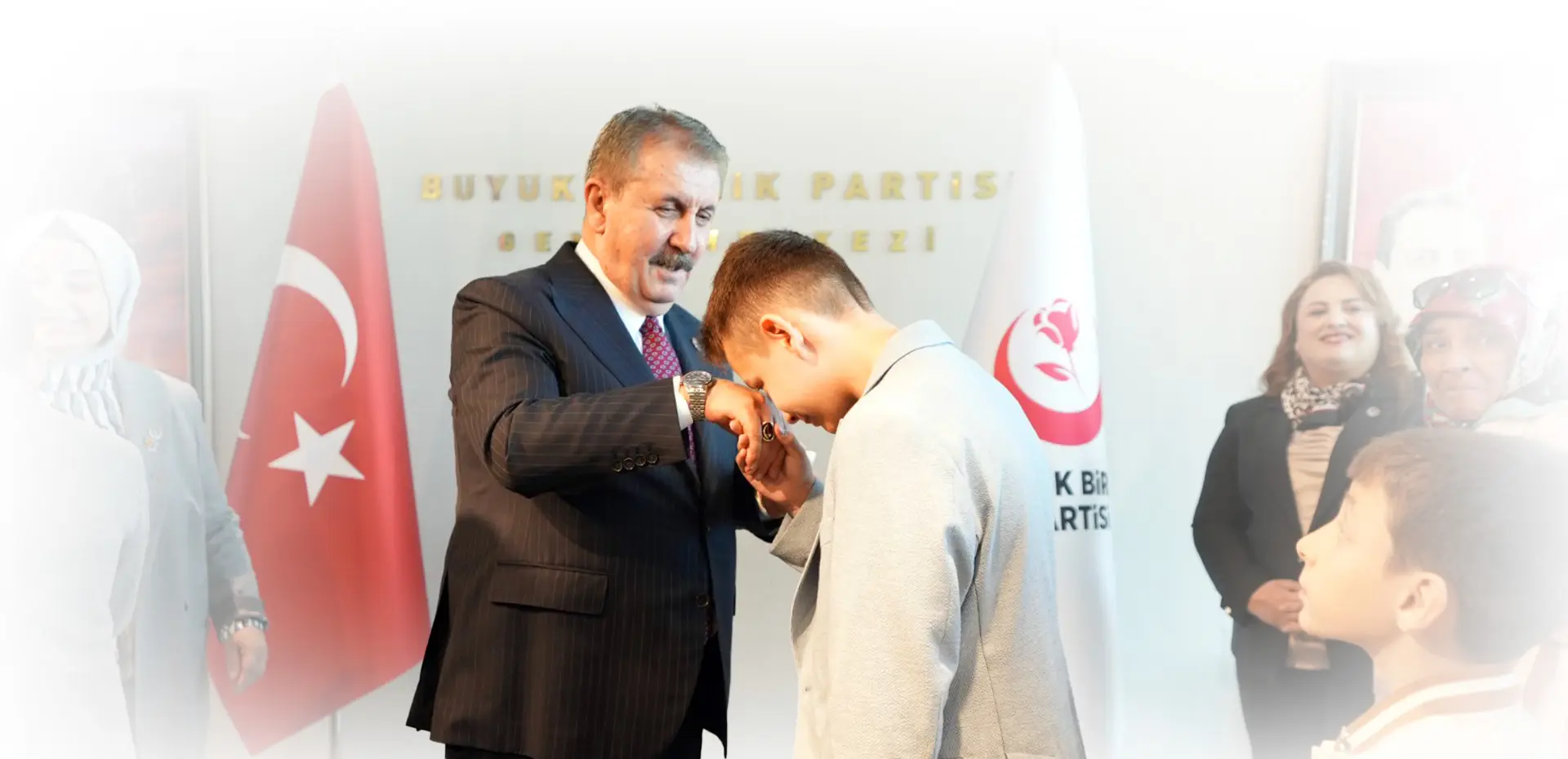 GENEL BAŞKANIMIZ SAYIN MUSTAFA DESTİCİ, PARTİLİLERİMİZLE BAYRAMLAŞTI