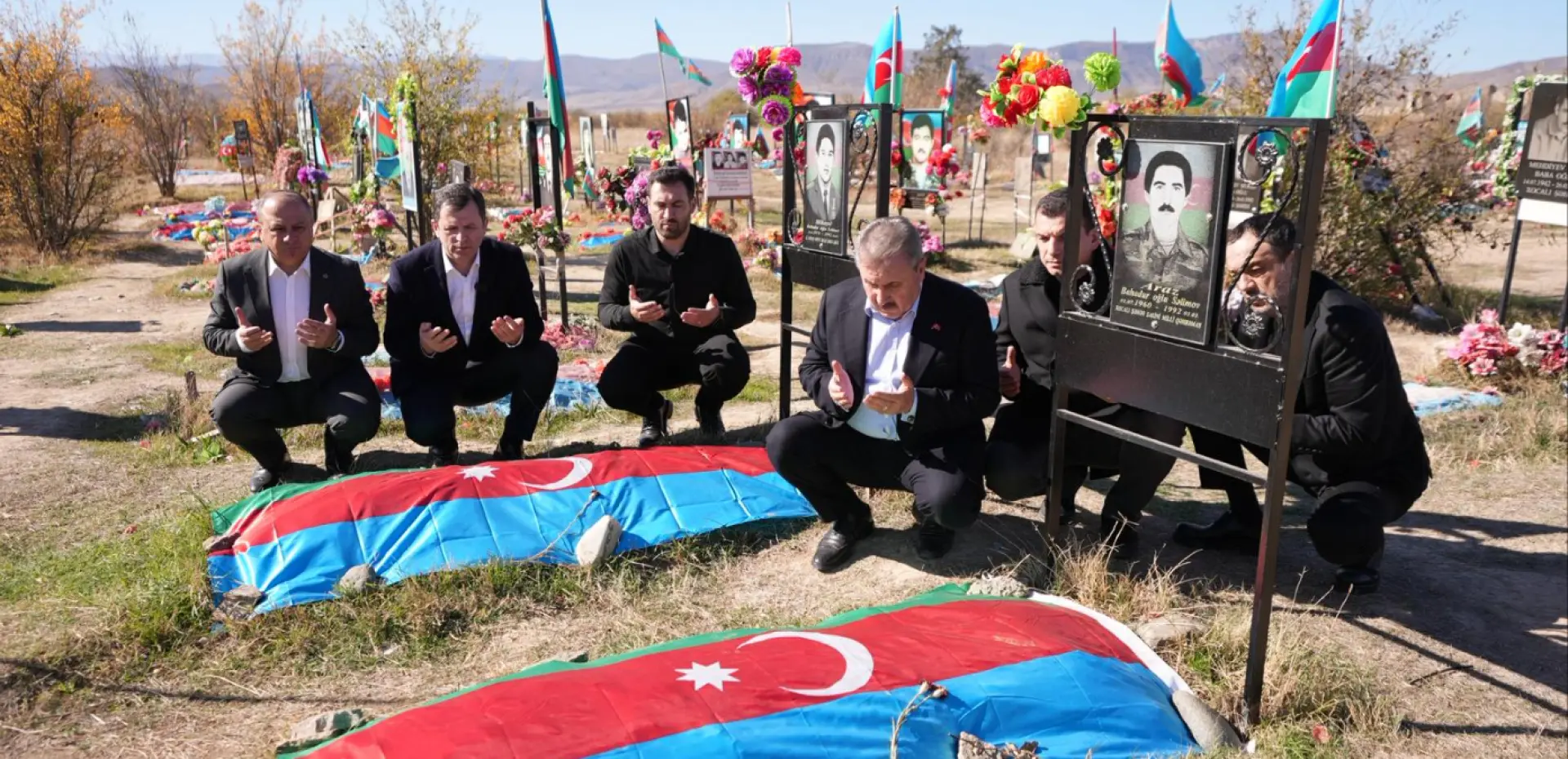 GENEL BAŞKANIMIZ SAYIN MUSTAFA DESTİCİ, ŞUŞA ŞEHİTLERİNİ ZİYARET ETTİ