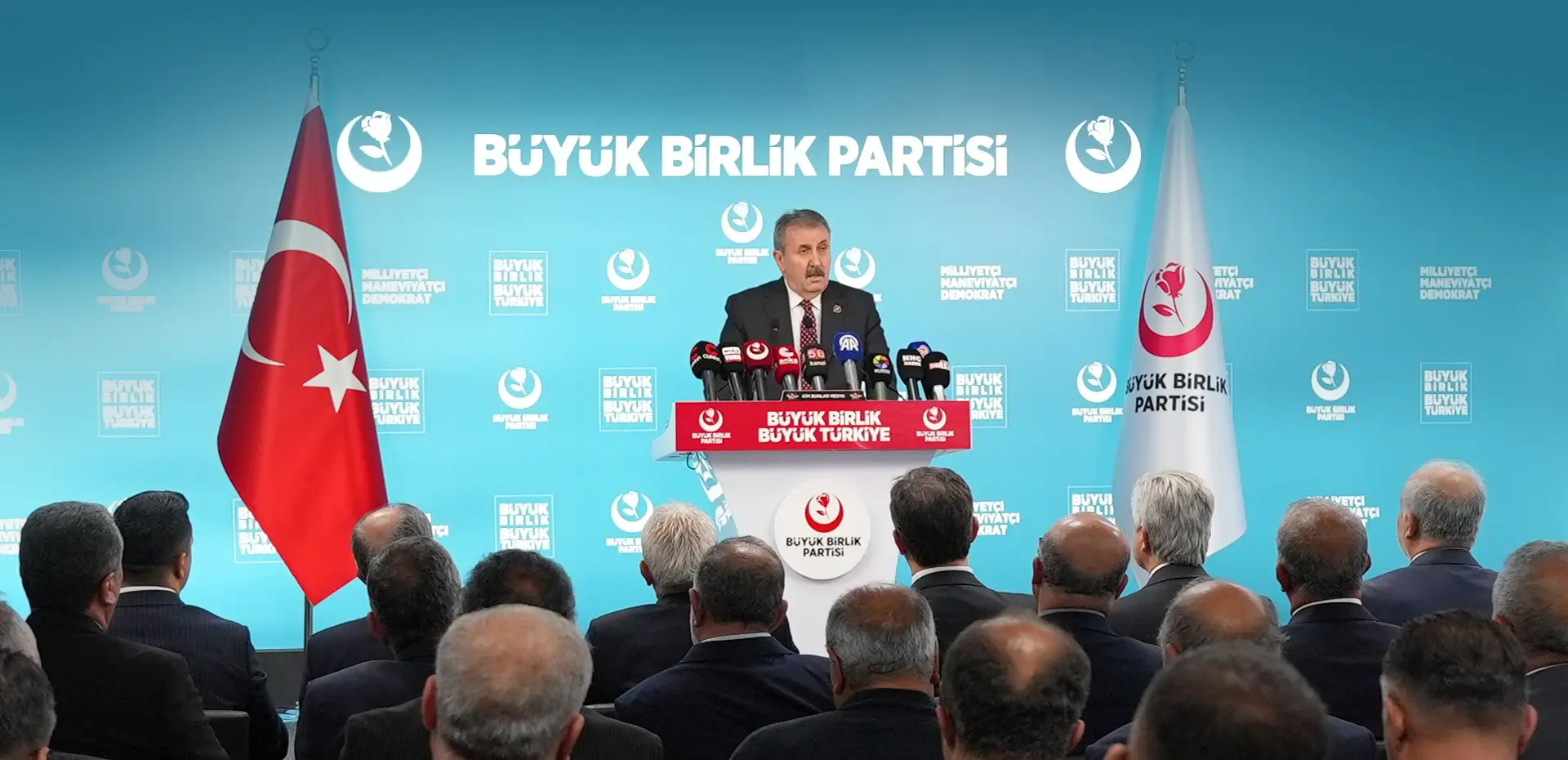 GENEL BAŞKANIMIZ SAYIN MUSTAFA DESTİCİ: ŞEREFİ VARSA, HANGİ BAYRAĞI İSTİYORSA ORAYA GİDER!