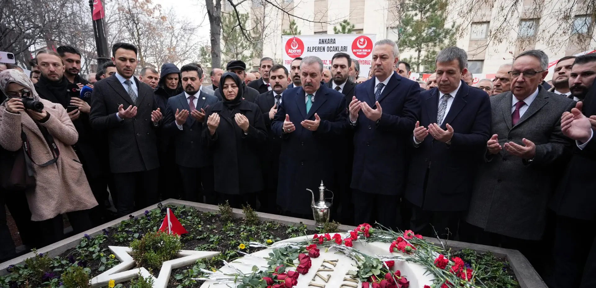 ŞEHİT LİDERİMİZ MUHSİN YAZICIOĞLU'NU ZİYARET ETTİK