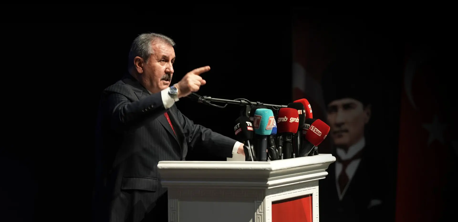 TRABZON'DA KONUŞAN GENEL BAŞKANIMIZ SAYIN MUSTAFA DESTİCİ'DEN EĞİTİM İÇİN 7 ÖNERİ