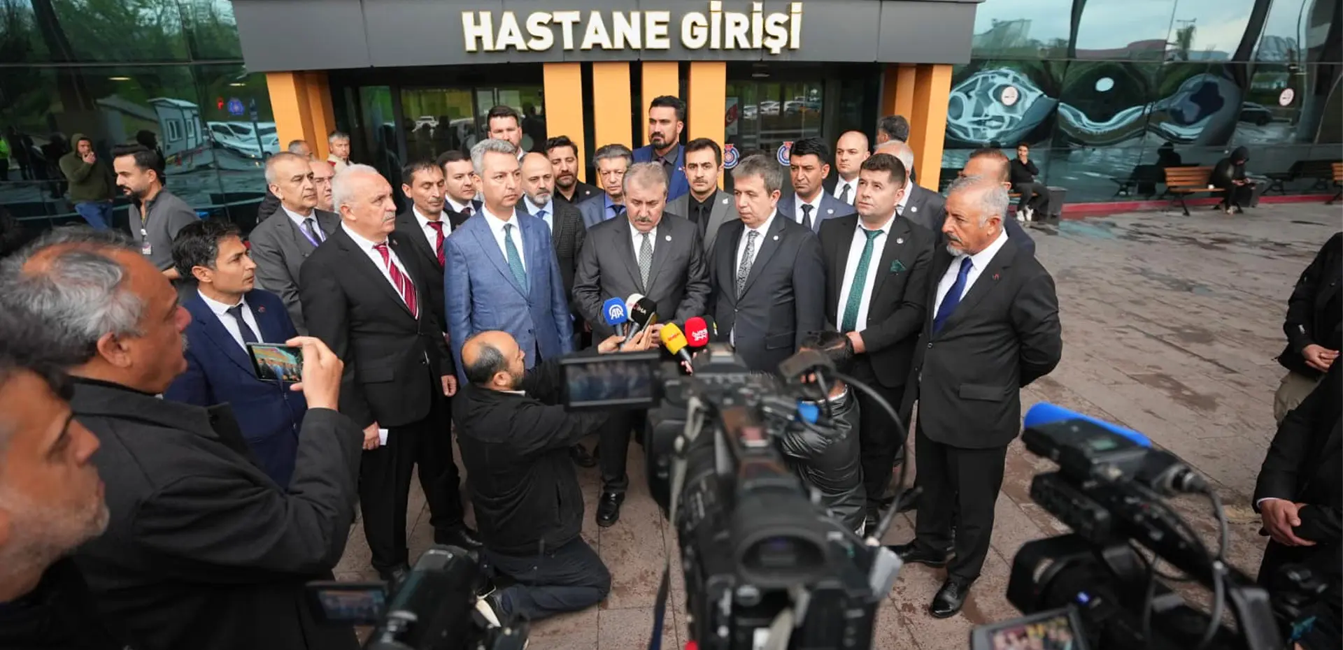 GENEL BAŞKANIMIZ SAYIN DESTİCİ, OKUL SALDIRISINDA YARALANAN EVLATLARIMIZI ZİYARET ETTİ