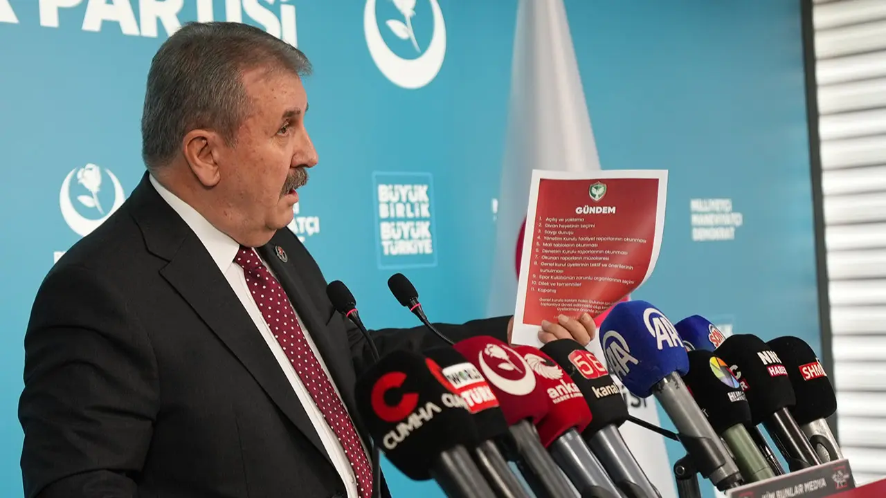Sayın Destici: Şerefi varsa hangi bayrağı istiyorsa oraya gider!