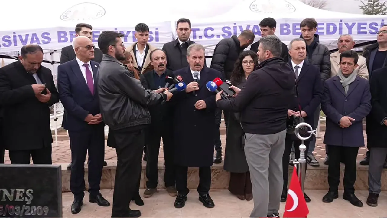 Genel Başkanımız Sayın Destici'den Sivas Helikopter Şehitliği'ne ziyaret